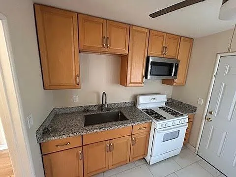 127 Madoline St — Photo 9