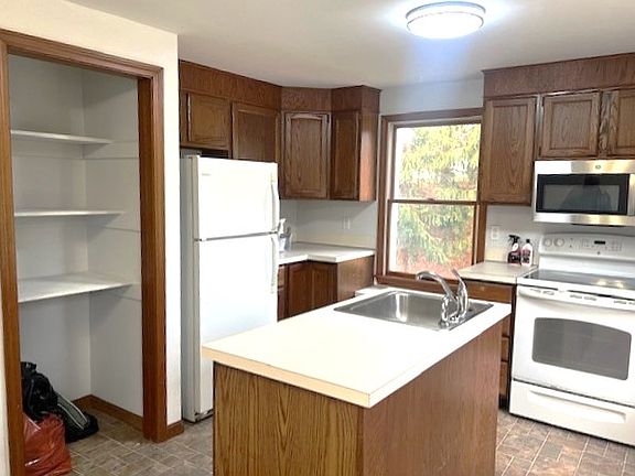 2nd image of 268 College Hwy #268