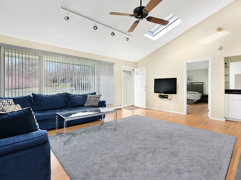 58 Windmill Ln — Photo 6