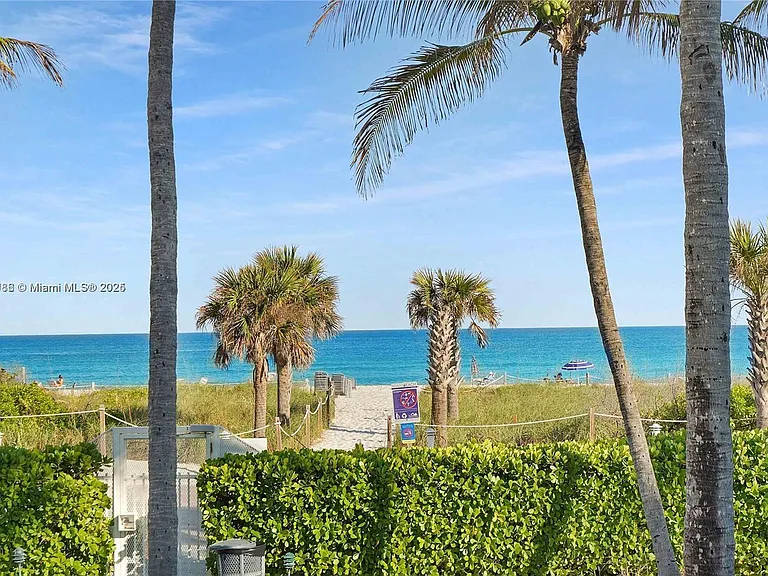 5005 Collins Ave #1523 — Photo 37