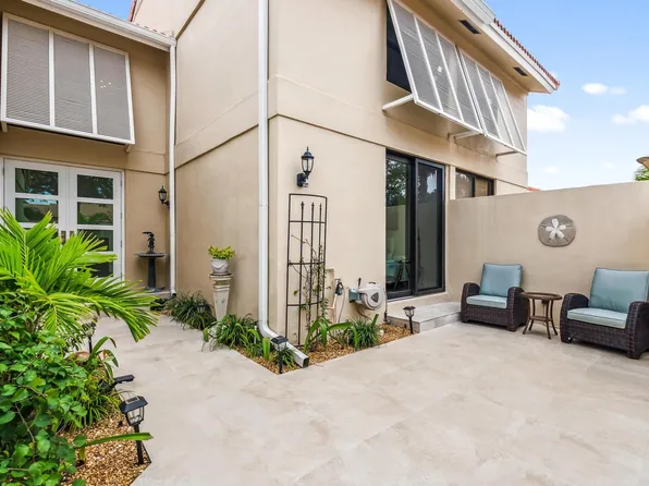 105 Old Meadow Way, Palm Beach Gardens, FL 33418