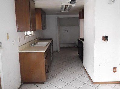 4th image of 1386 Vine Cir