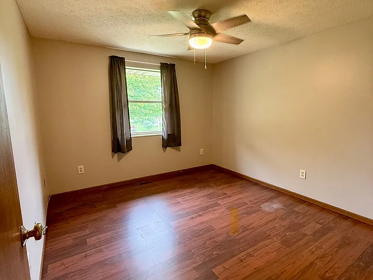 4430 Ridgewood Rd E — Photo 9