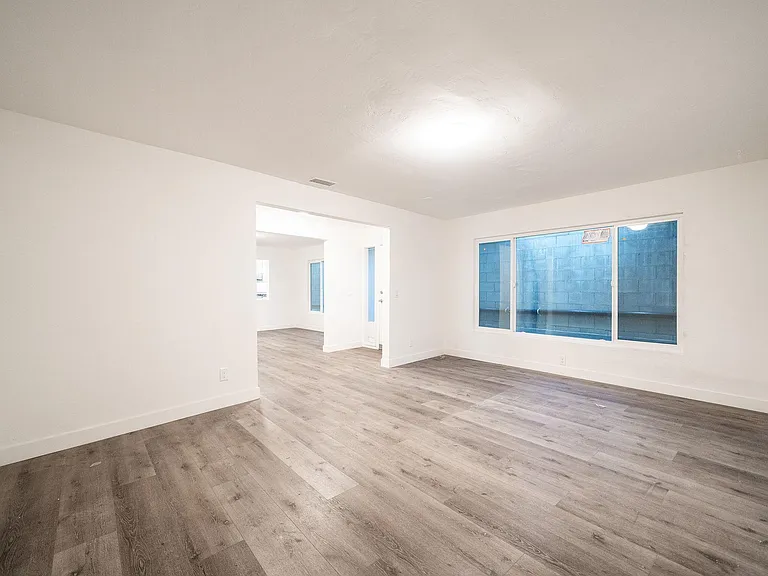 1011 San Julian St #203 — Photo 7