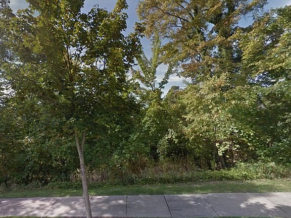 3rd image of Longwood Dr
