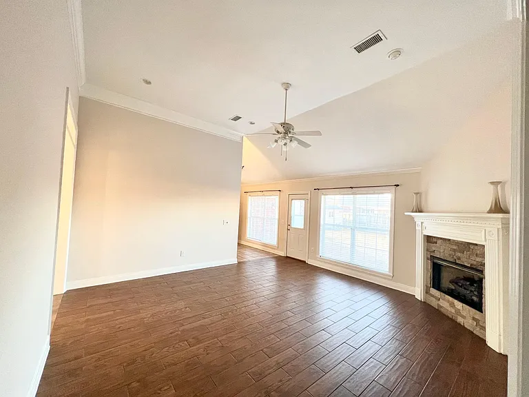 506 Laurelwood Dr — Photo 6