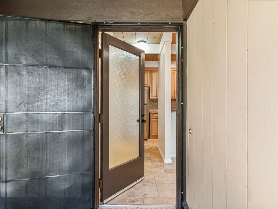 Entrance - Dual door