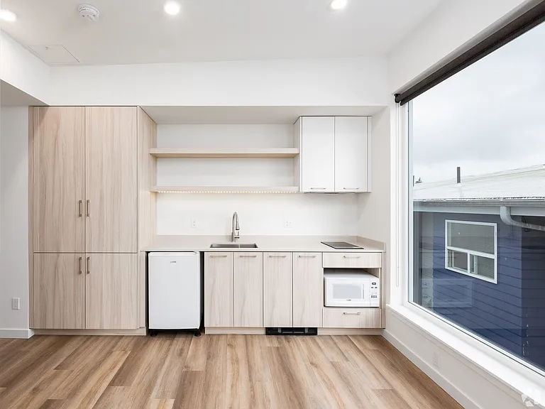 Greta Apartments | Private Kitchen Studio near UW — Photo 37