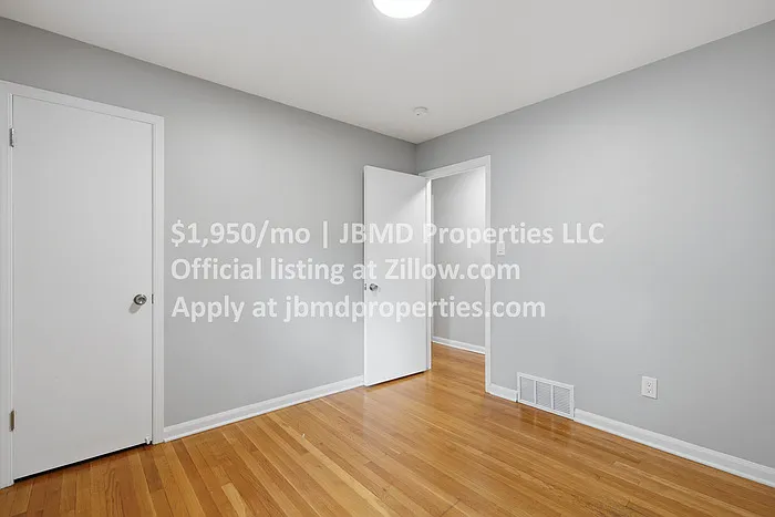 8621 Oak Park Blvd — Photo 13