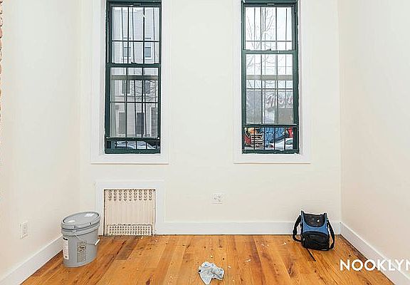 4th image of 289 Harman St APT 1R