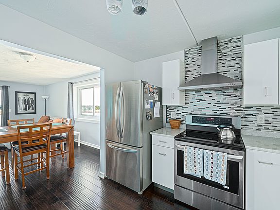 2nd image of 200 Cove Way #A1012