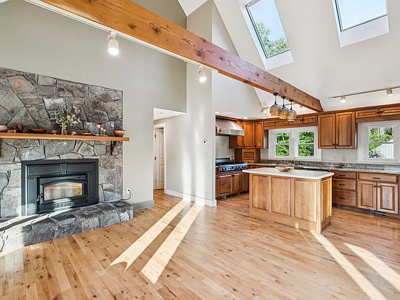 3rd image of 184 Hartland Hill Road