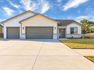 8606 William Dr, Manhattan, KS 66502