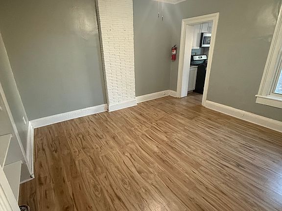 4th image of 61 Lake St Floor 2