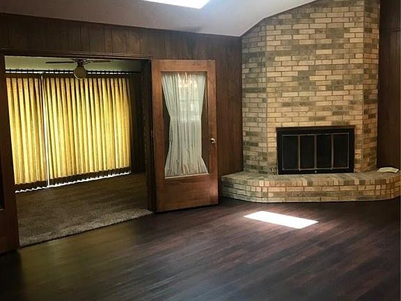 3rd image of 836 Skylark Dr