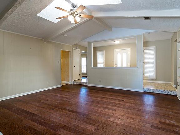 5th image of 103 W Oak Valley Dr