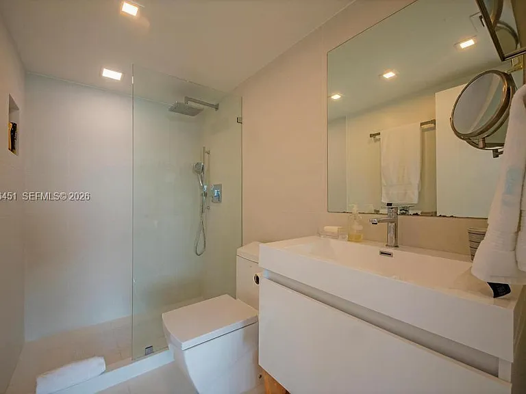 800 Claughton Island Dr #704 — Photo 7