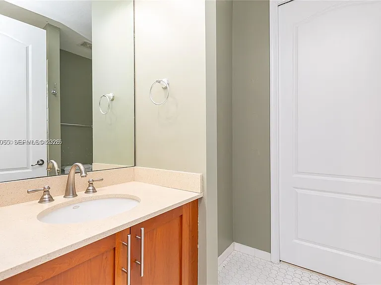 365 SW 13th Ter #- — Photo 22