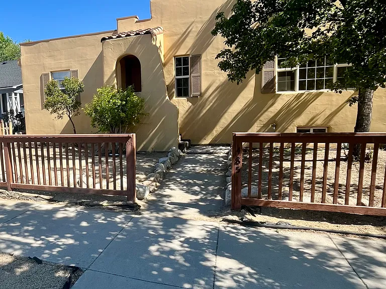 485 E Taylor St — Photo 4