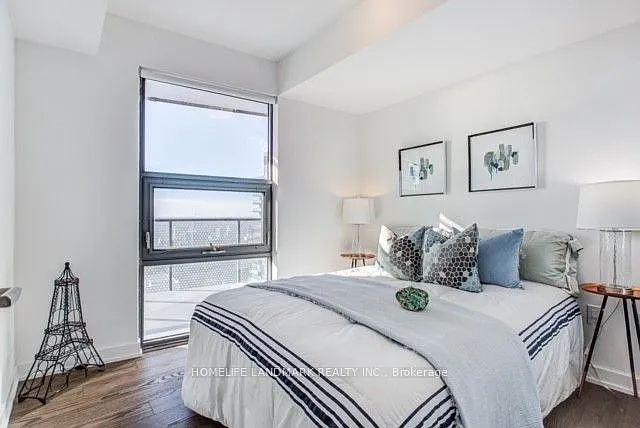 11 Wellesley St W #3705 — Photo 5