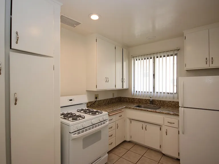 343 S Madison Ave #8 — Photo 6