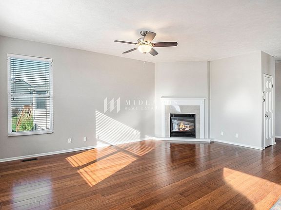 2nd image of 13705 S 28th Cir