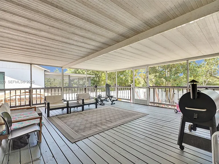 9750 SW 211th St — Photo 35