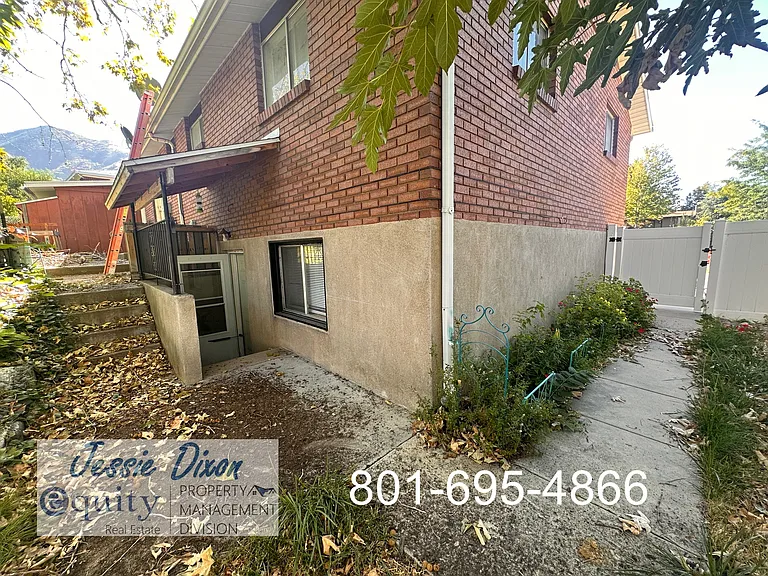 245 Briarwood Dr — Photo 29