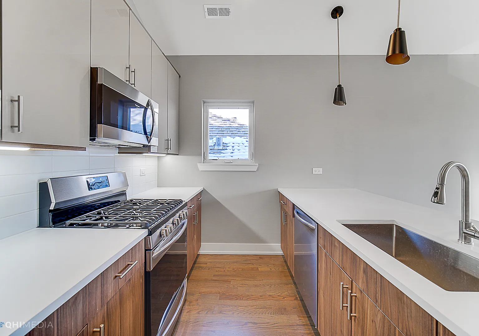 1734 W Cullerton St — Photo 4
