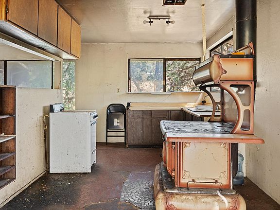 5th image of 21674 Meriann Drive