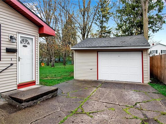 5th image of 784 Martin Dr