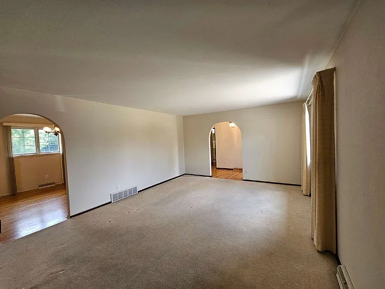250 E Graves Ave — Photo 5