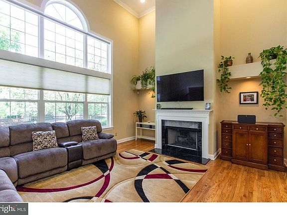 4th image of 77 Foxcroft Ln