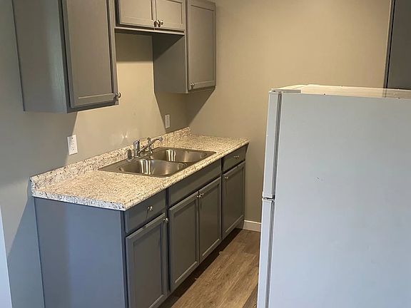 4th image of 4502 E 28th St