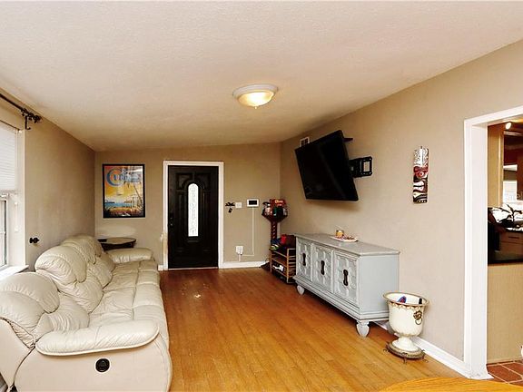 4th image of 4107 W Mango Ave