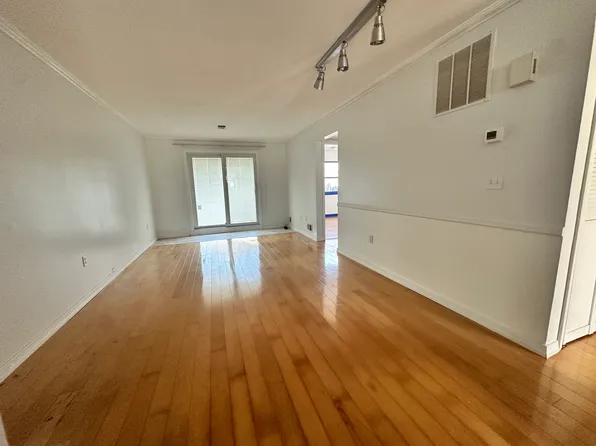 33 Bradley Ct #1F, Staten Island, NY 10314