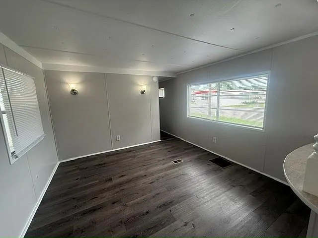 2 bed, 1.0 bath, 552 sqft, $1,175 — Photo 2