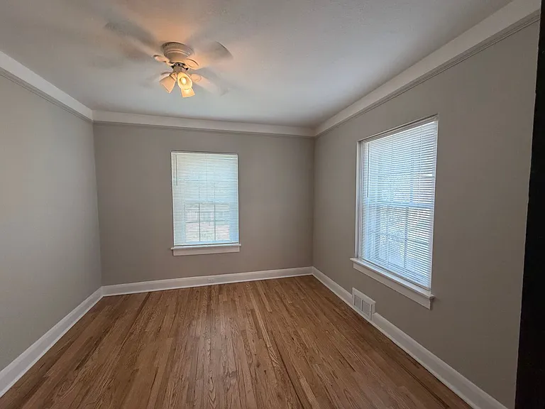 432 E Lytle St — Photo 7