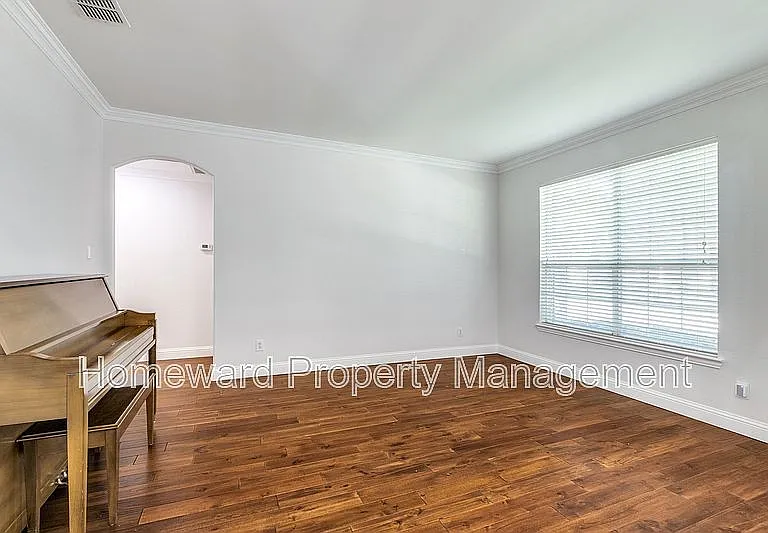 7526 Greenvalley Ln — Photo 13