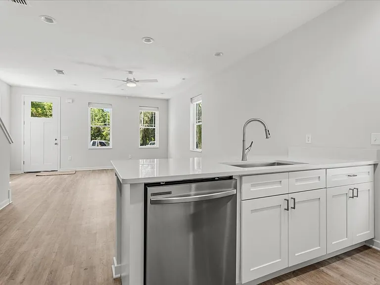 516 SW 7th Pl — Photo 7