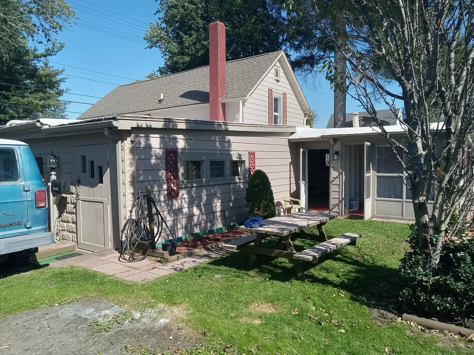 323 Jackson St — Photo 3