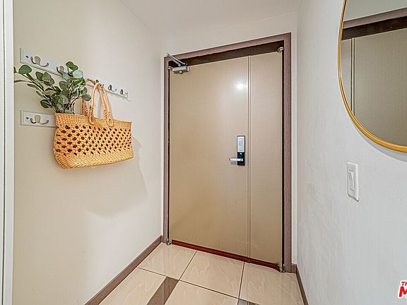 3rd image of 903 S New Hampshire Ave #404