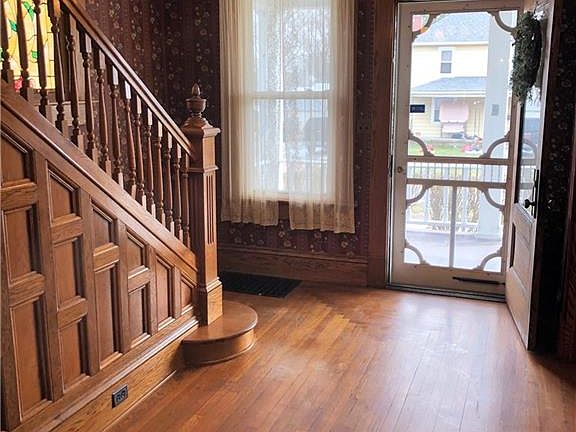 3rd image of 215 N Elm St