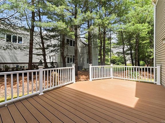 3rd image of 5 Berkley Ct