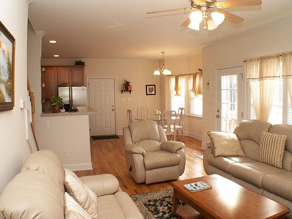 Open floor plan for entertaining