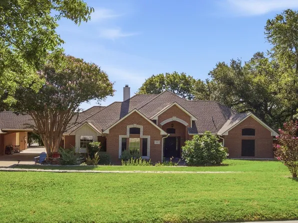 201 Coach House Cir, Fort Worth, TX 76108
