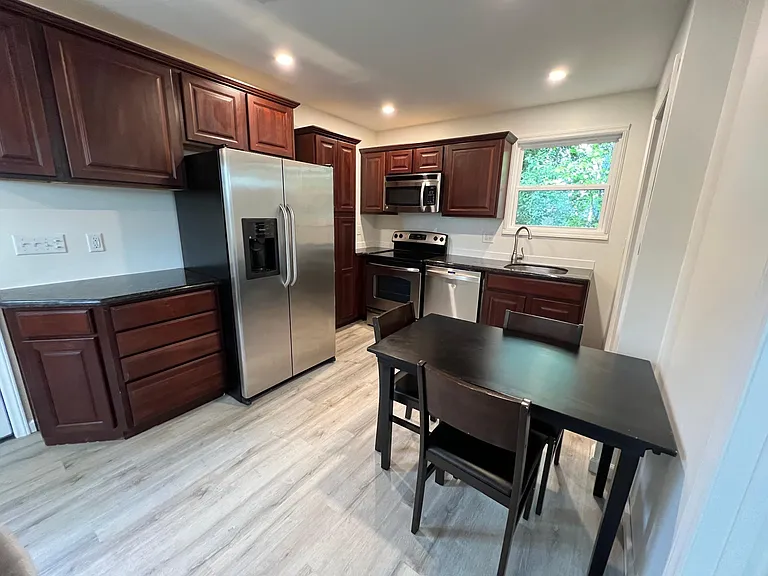 302 1/2 Georgetown Rd — Photo 3