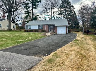 1014 W Heather Rd, Oreland, PA 19075
