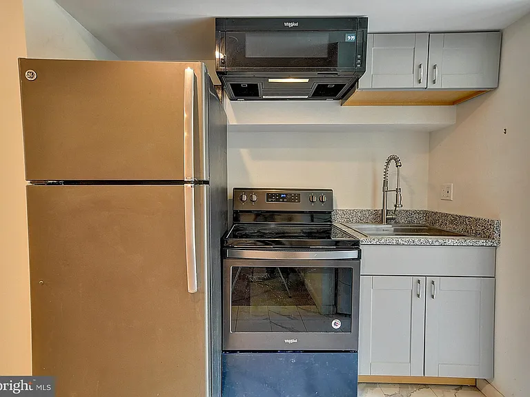 1209 I St SE — Photo 9
