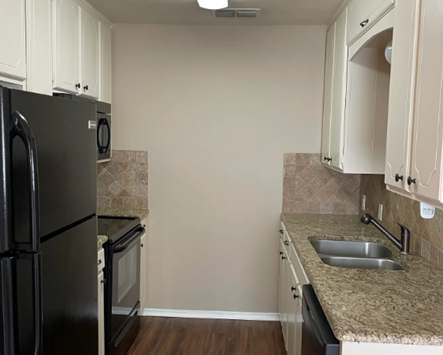 Azalea Court Duplexes — Photo 3